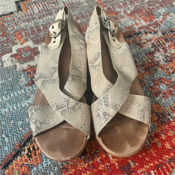 Dansko 38 Animal Print Leather Sandals Open Toe JACINDA 7.5 8 Slingbacks - Picture 2 of 7